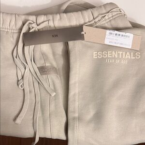 Men's Essentials Sweatpants Wheat SS22